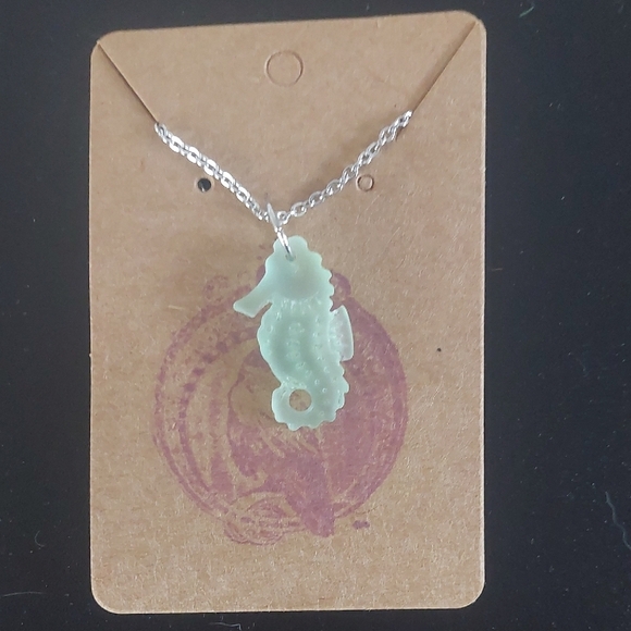 Green Gemstone Silver Necklace - Picture 1 of 1